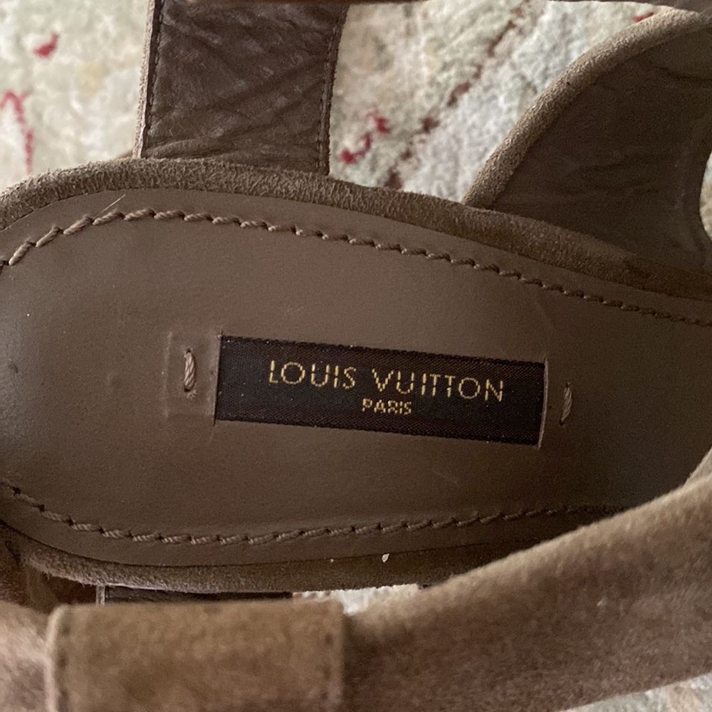 Louis Vuitton butter suede wedges with straps. - Picture 5 of 10